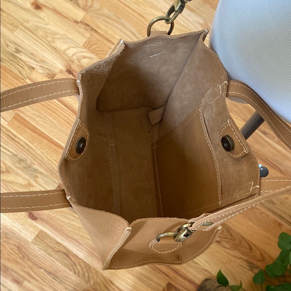 Portland Leather Lola Crossbody Tote Bag - Picture 4 of 11